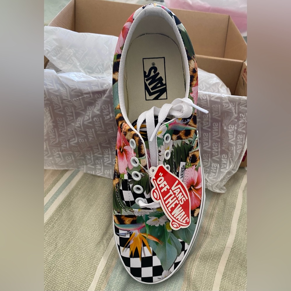 new in box Vans mens 10 tropical TROPICALANMLCH Womans 11.5 Sold out!
